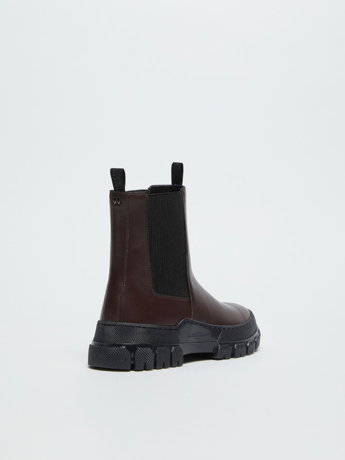 Weekend Chelsea Boot In Pelle