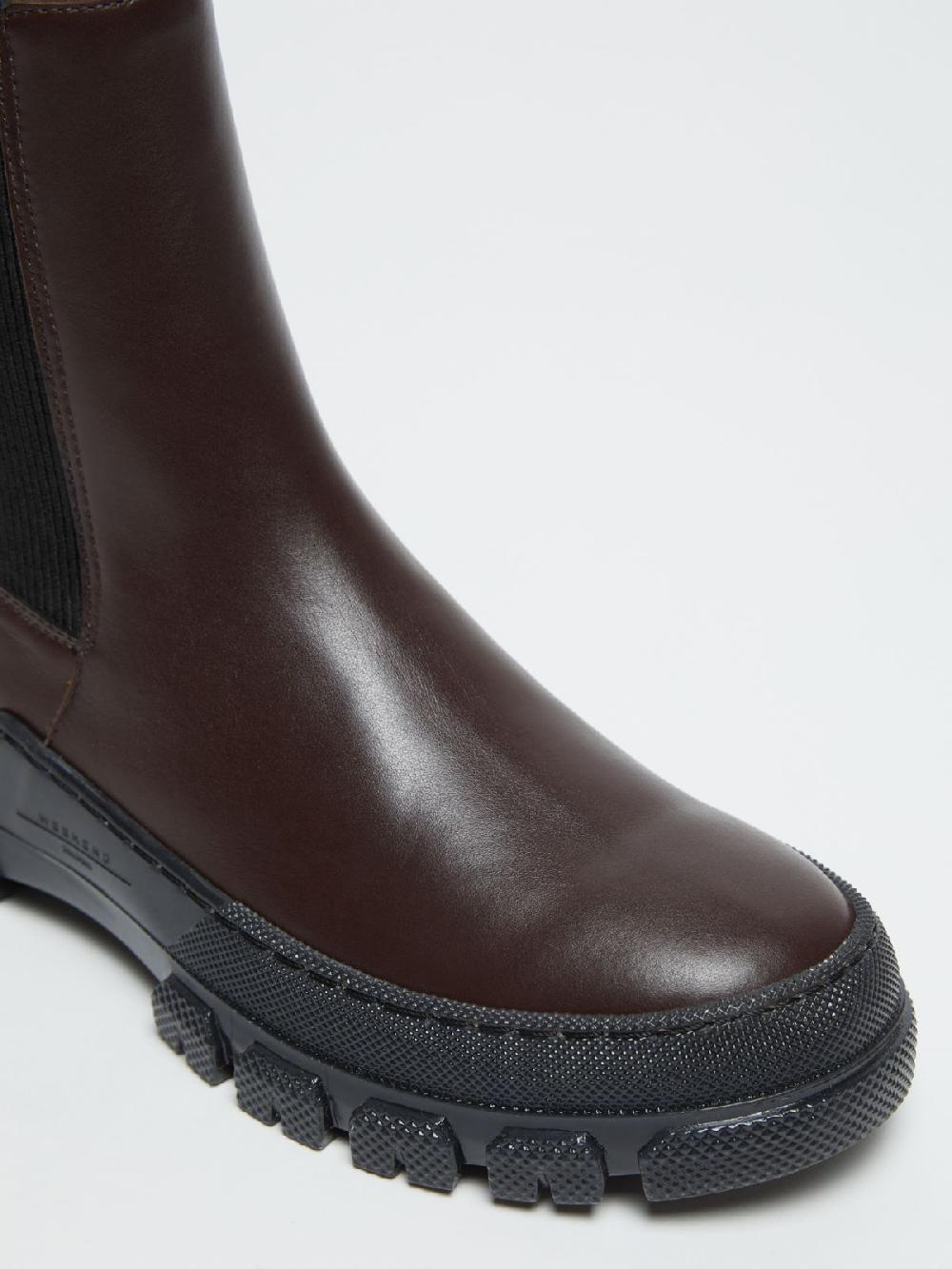Weekend Chelsea Boot In Pelle