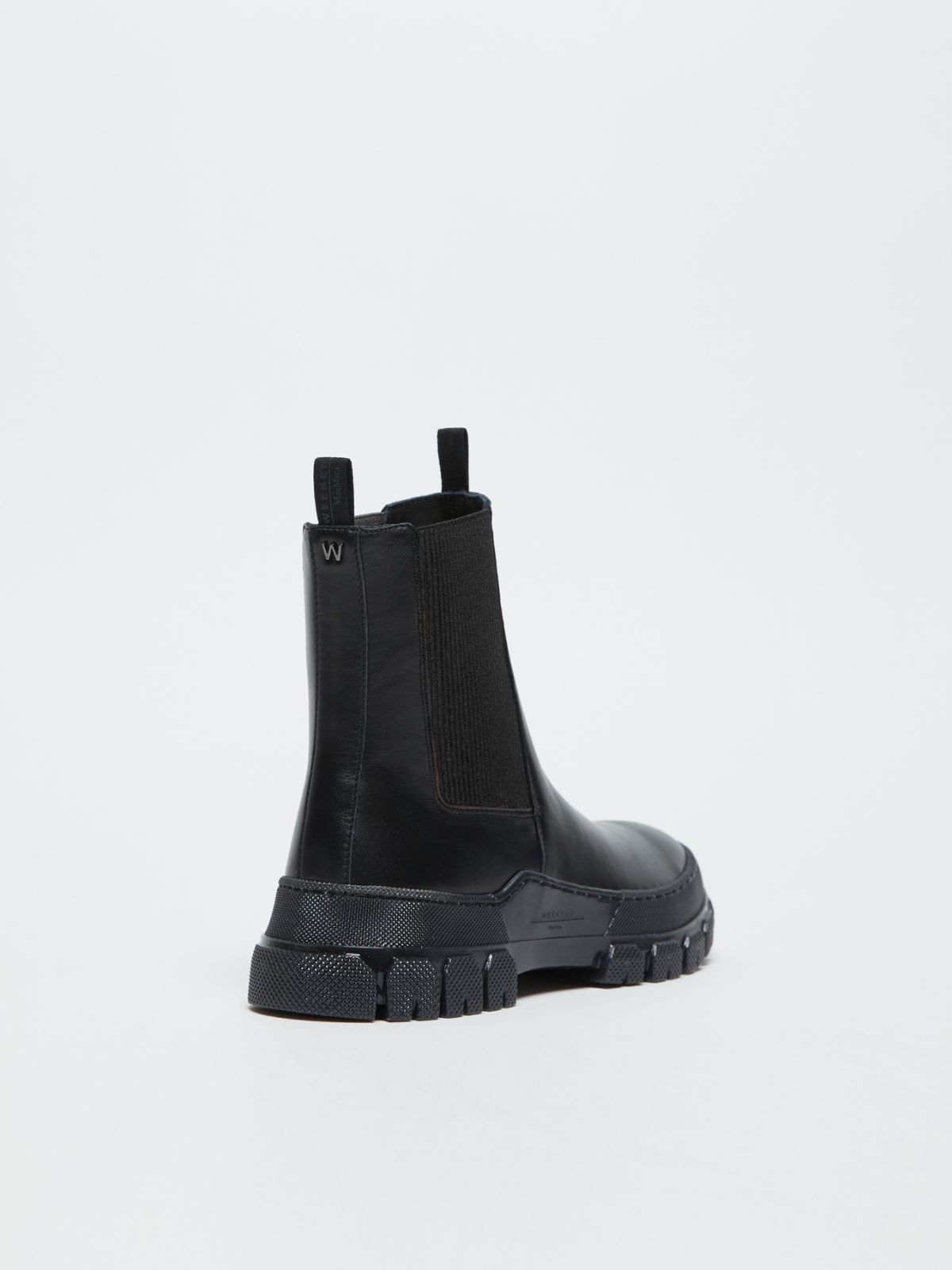 Weekend Chelsea Boot In Pelle