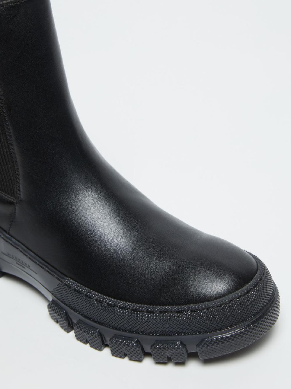 Weekend Chelsea Boot In Pelle