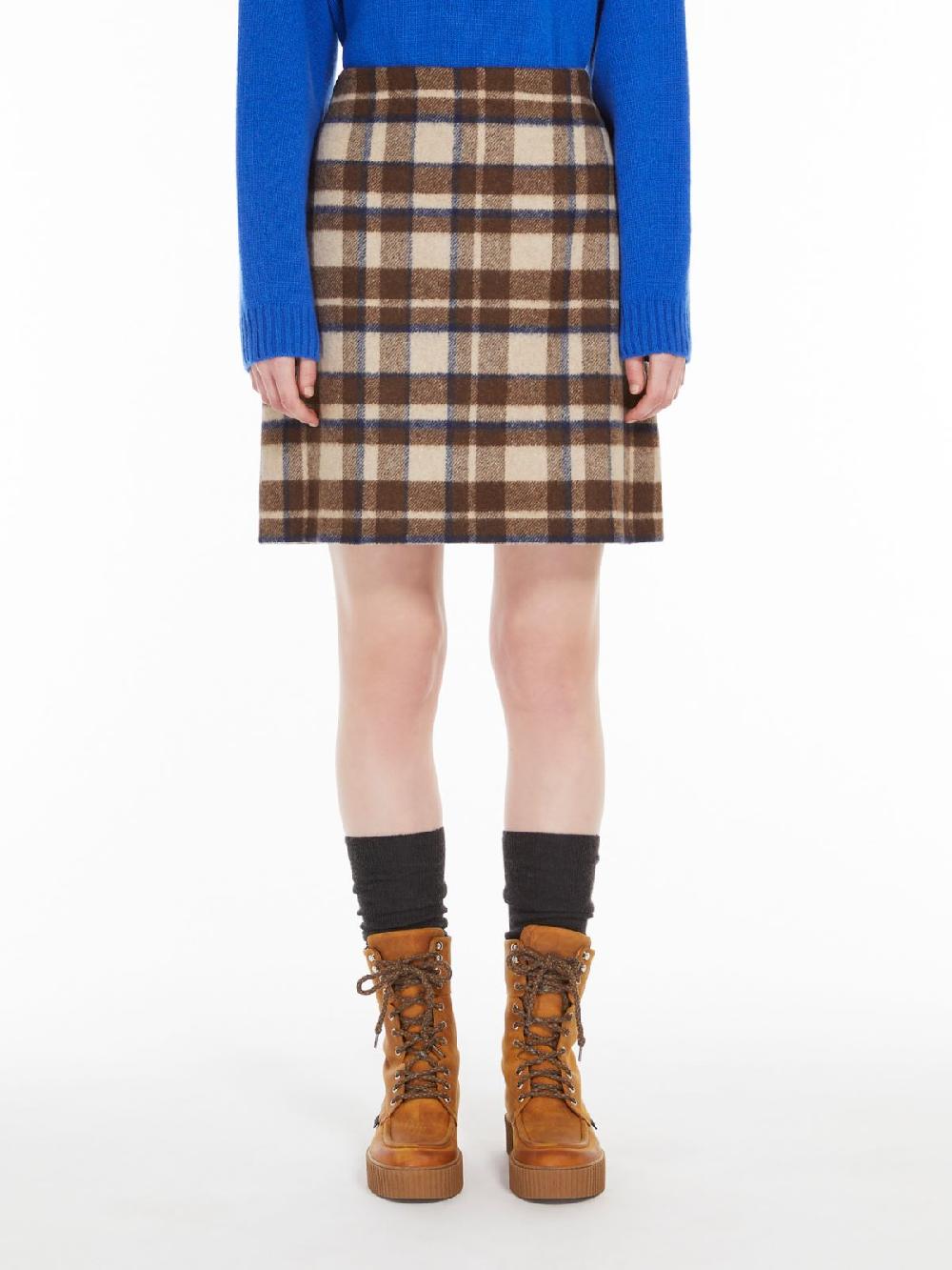 Weekend Gonna Corta In Lana Check