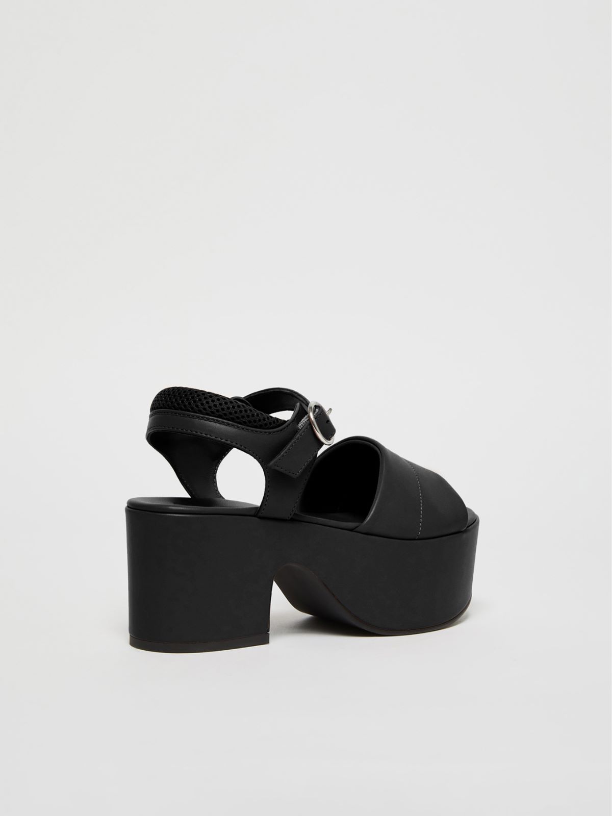 Weekend Sandalo In Pelle Lucida