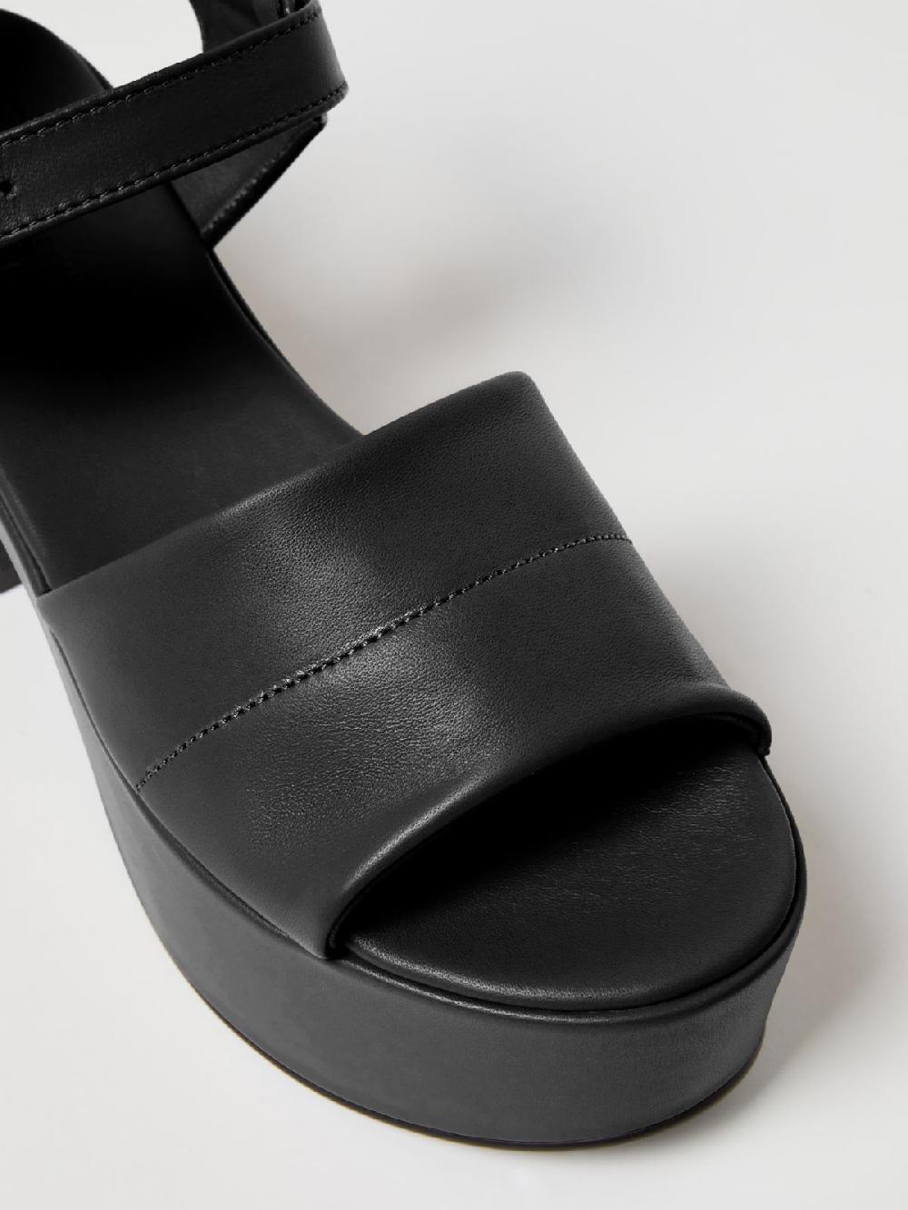 Weekend Sandalo In Pelle Lucida