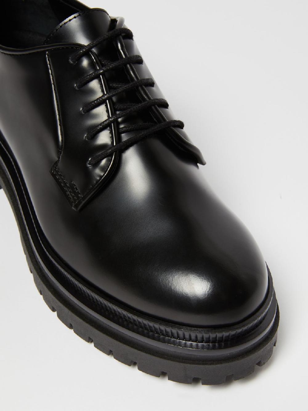 Weekend Stringata In Pelle