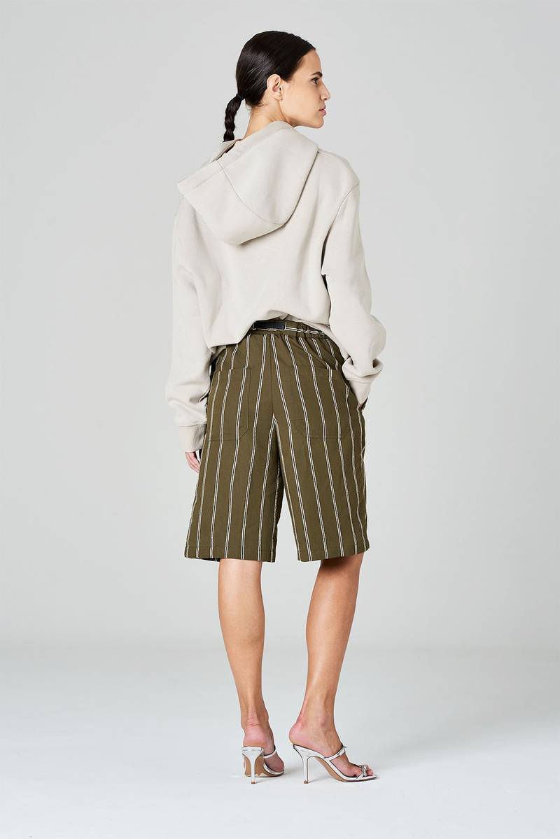 White Sand Bermuda Gamba Ampia In Tessuto Rigato Misto Viscosa