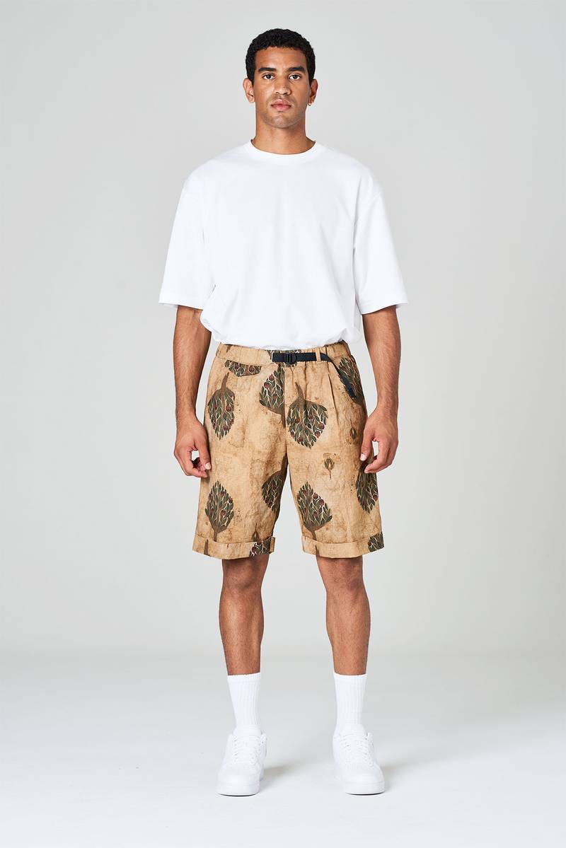 White sand Pantaloni corti in misto lino-cotone stampato con pinces e risvolto