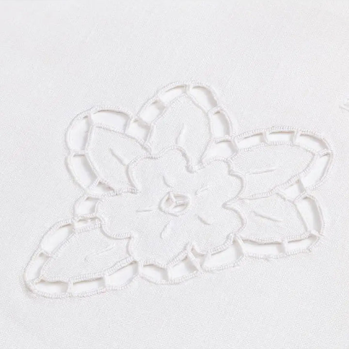 Zenoni & ColombiCentrino Centrotavola Rotondo Ricamato A Mano In Misto Lino E Cotone Made In Italy Variante Vanessa