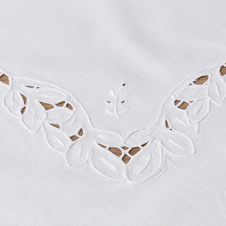 Zenoni & ColombiCentrotavola Ricamato A Mano In Puro Cotone Made In Italy Variante Amalia