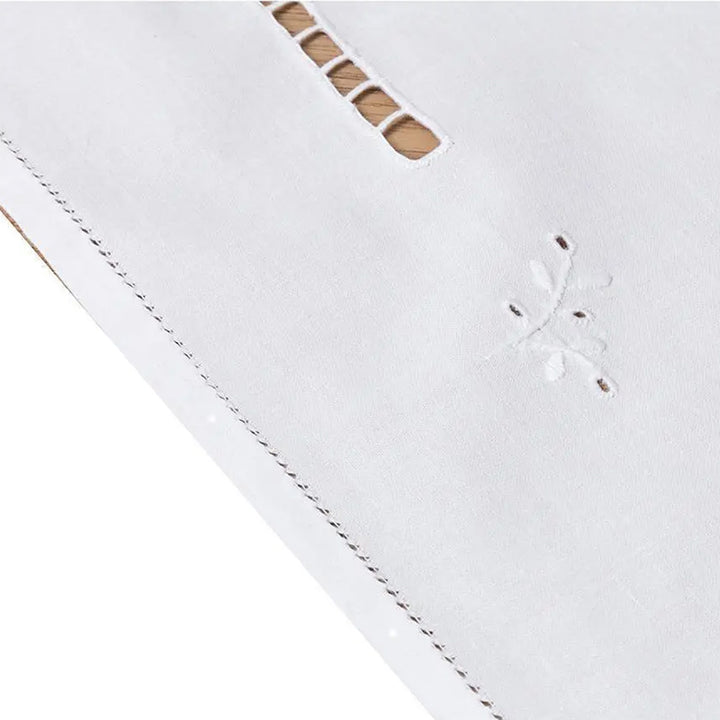 Zenoni & ColombiCentrotavola Ricamato A Mano In Puro Cotone Made In Italy Variante Amalia