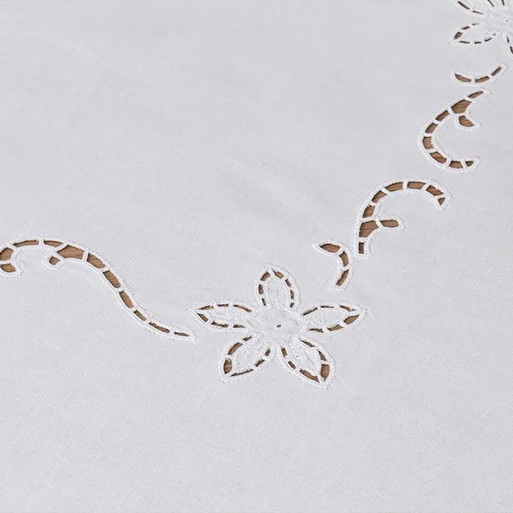 Zenoni & ColombiCentrotavola Ricamato A Mano In Puro Lino Made In Italy Variante Nicola