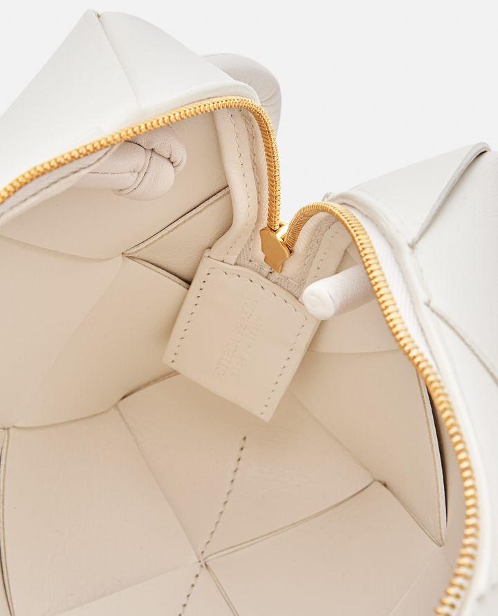 Bottega Veneta MINI CASSETTE CAMERA BAG IN PELLE