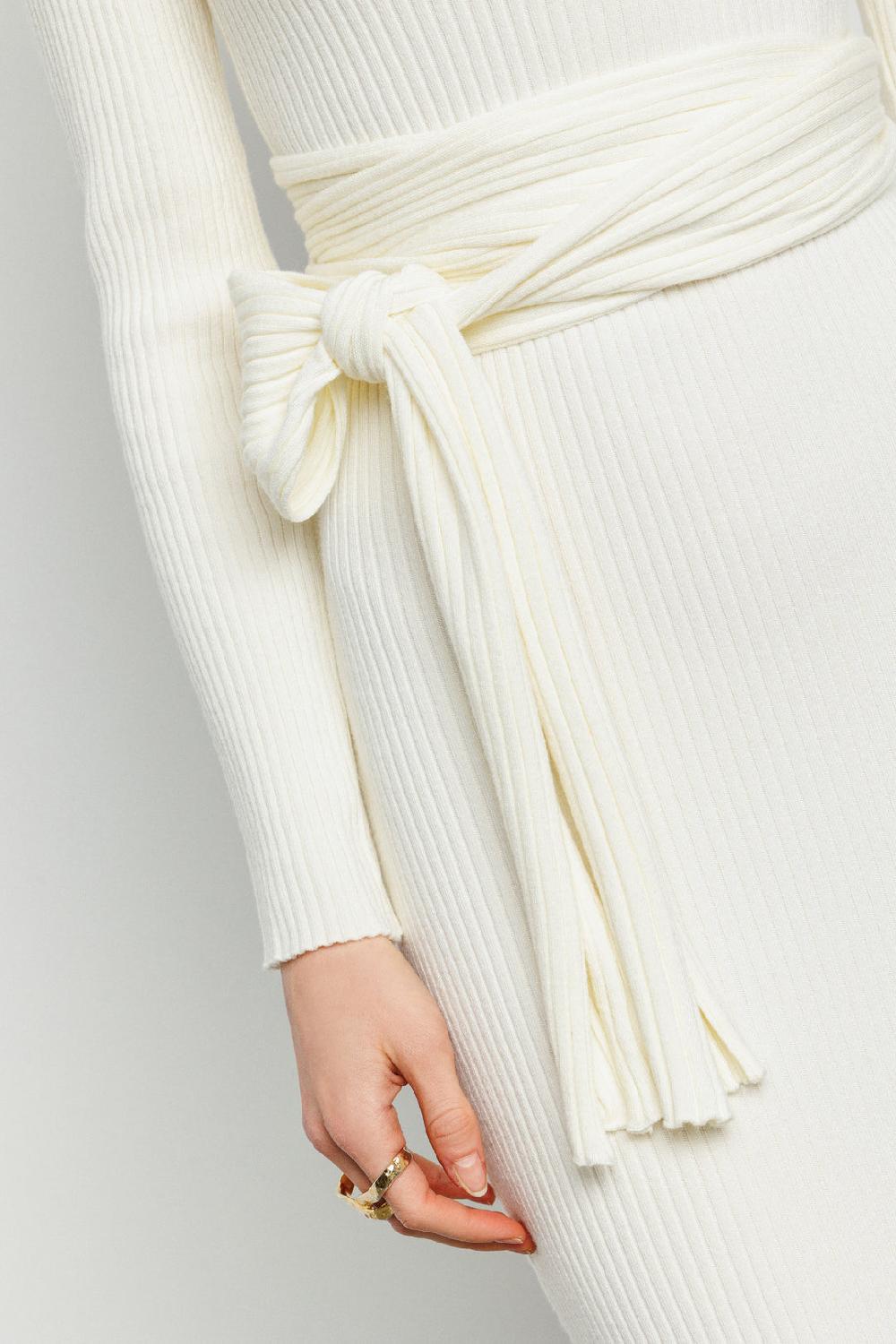 Akep ABITO LUNGO AKEP A COSTINE CON SCOLLATURA A GOCCIA