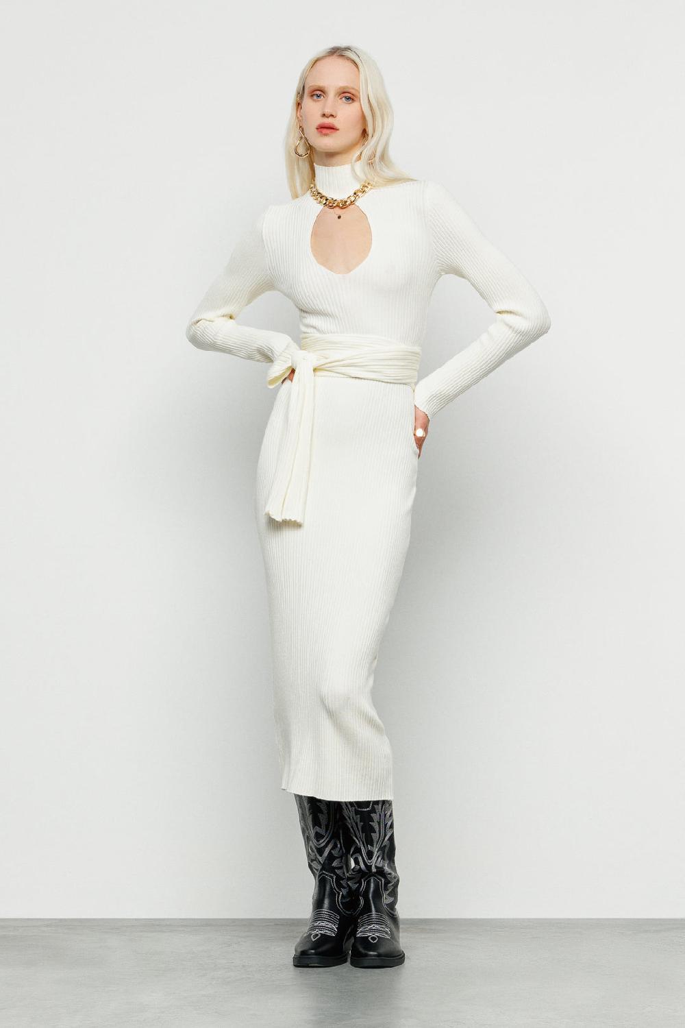 Akep ABITO LUNGO AKEP A COSTINE CON SCOLLATURA A GOCCIA