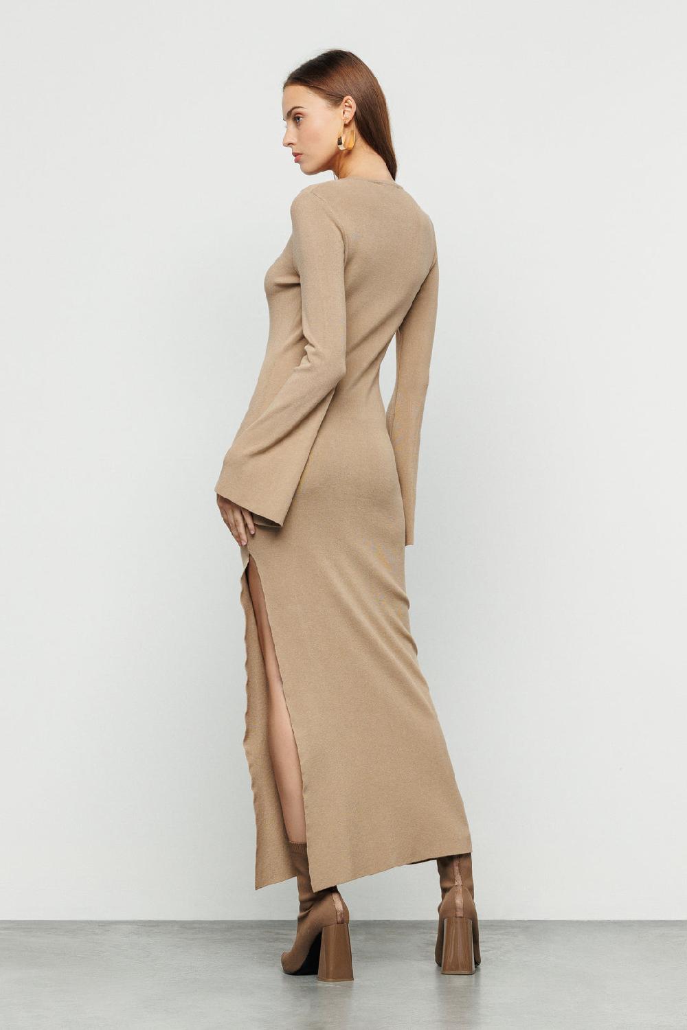 Akep ABITO LUNGO AKEP CON 3 OBLO' SULLA SCOLLATURA DAVANTI