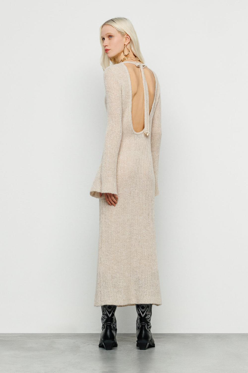 Akep ABITO LUNGO AKEP IN MAGLIA INGLESE SOFT TOUCH CON SCOLLATURA SUL RETRO