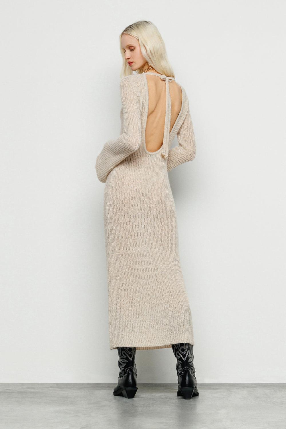 Akep ABITO LUNGO AKEP IN MAGLIA INGLESE SOFT TOUCH CON SCOLLATURA SUL RETRO