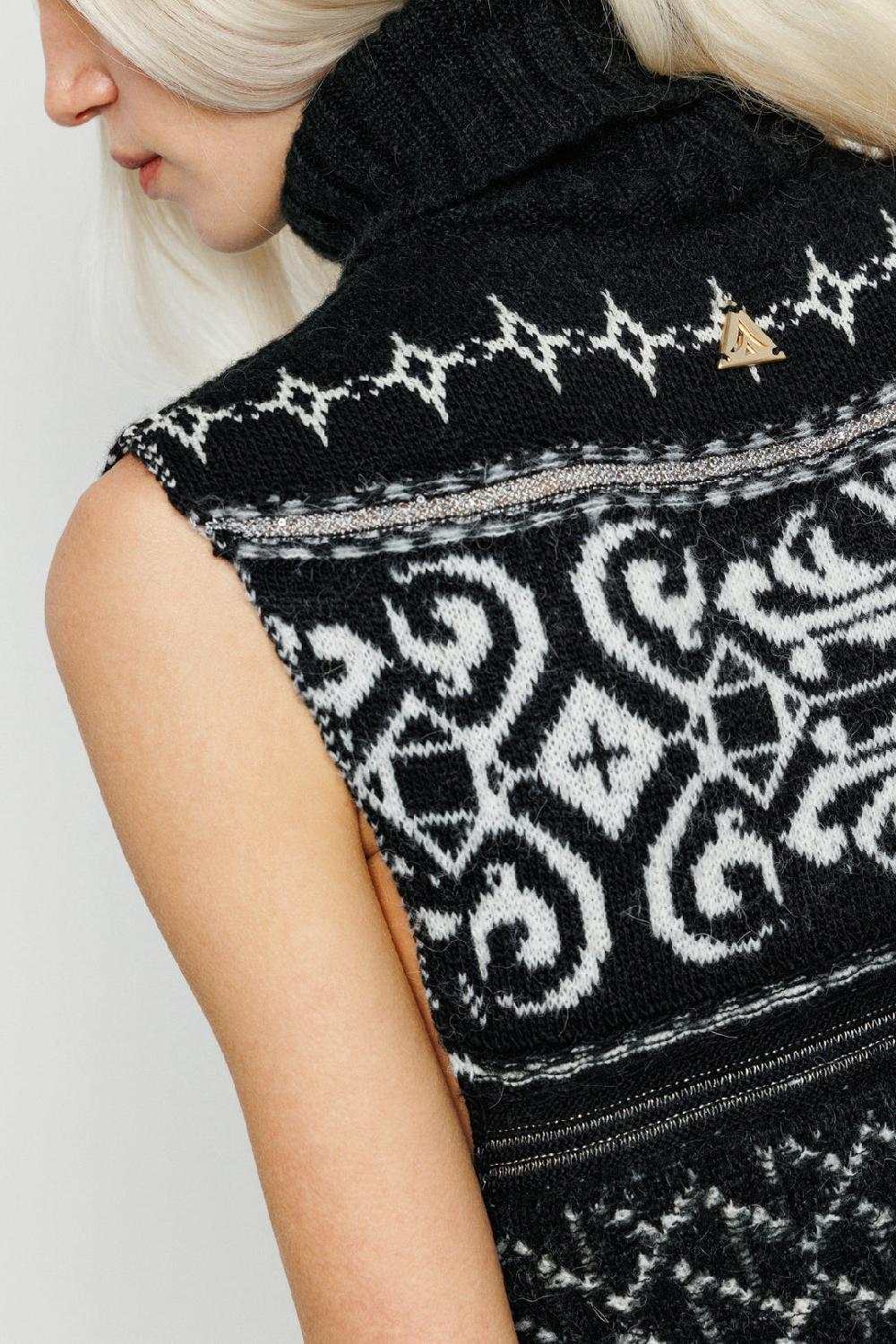 Akep ABITO LUNGO AKEP SMANICATO A COLLO ALTO IN JACQUARD