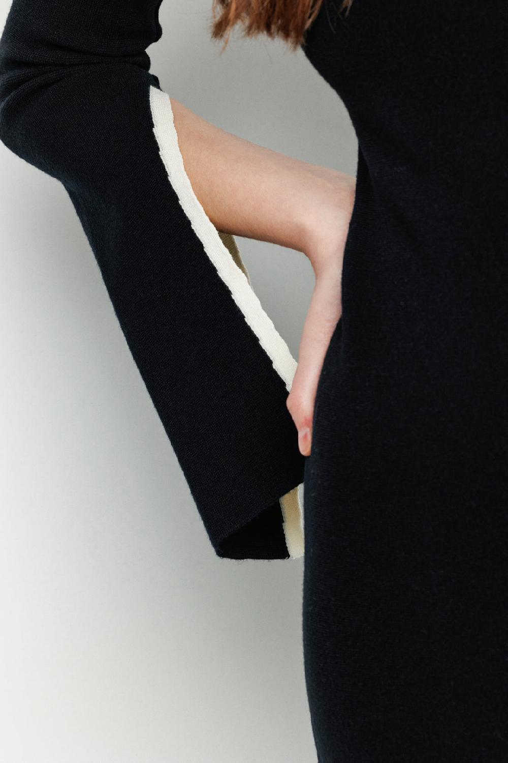 Akep ABITO MIDI AKEP CON DETTAGLIO CUT OUT LUNGO LE MANICHE