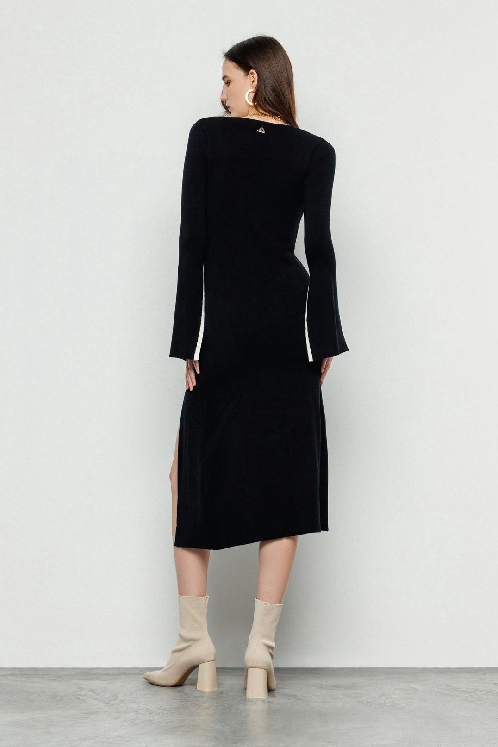 Akep ABITO MIDI AKEP CON DETTAGLIO CUT OUT LUNGO LE MANICHE