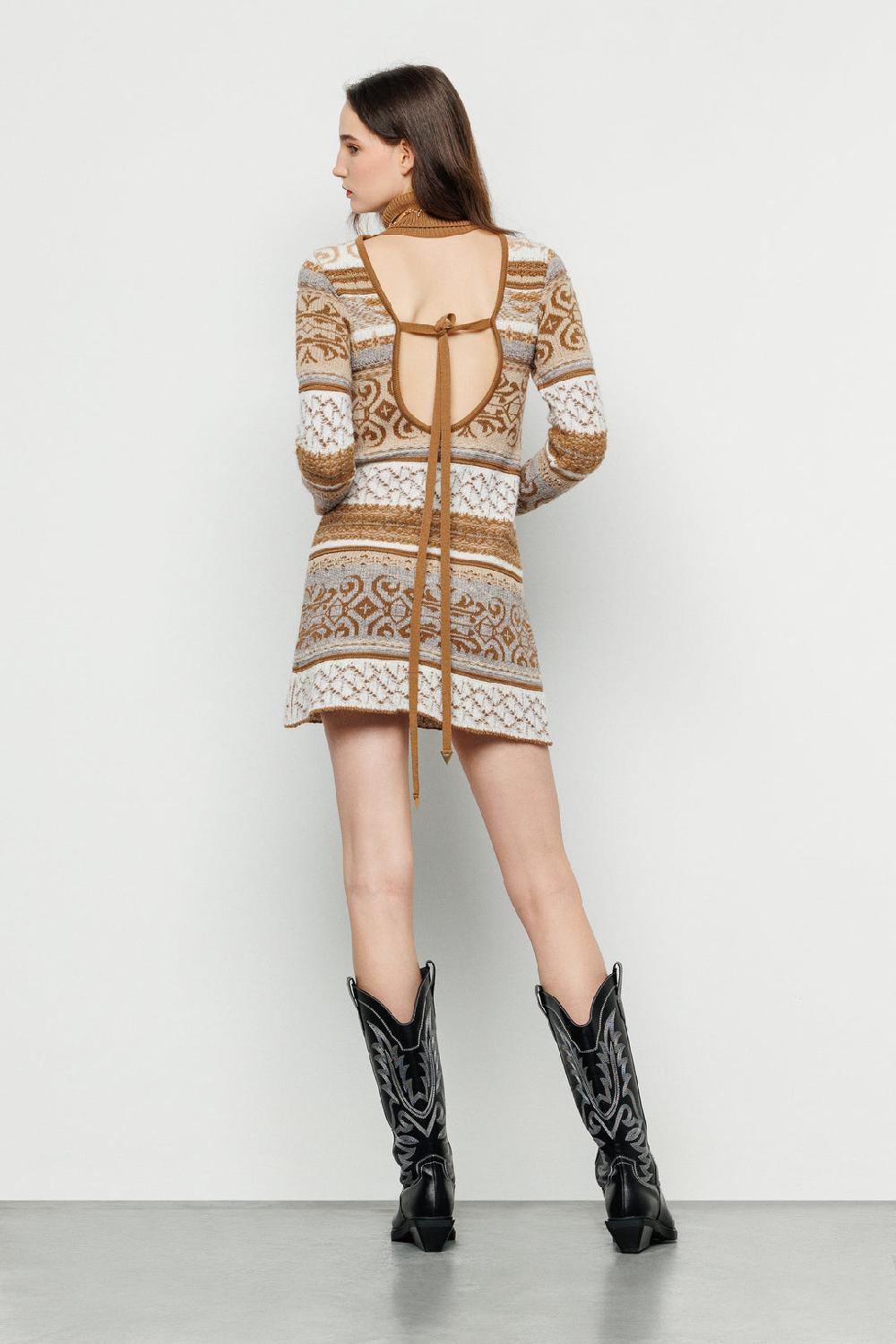 Akep ABITO CORTO AKEP A LUPETTO CON SCOLLO DIETRO