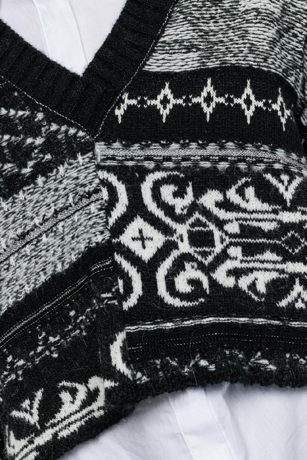 Akep PULLOVER CROP AKEP ASIMMETRICO CON SCOLLO A V