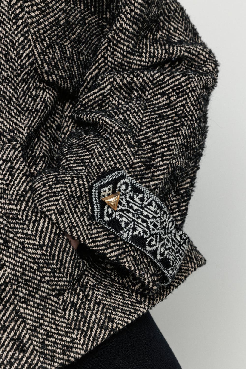 Akep CAPPOTTO CORTO AKEP CON MARTINGALA SULLE FONDO MANICA