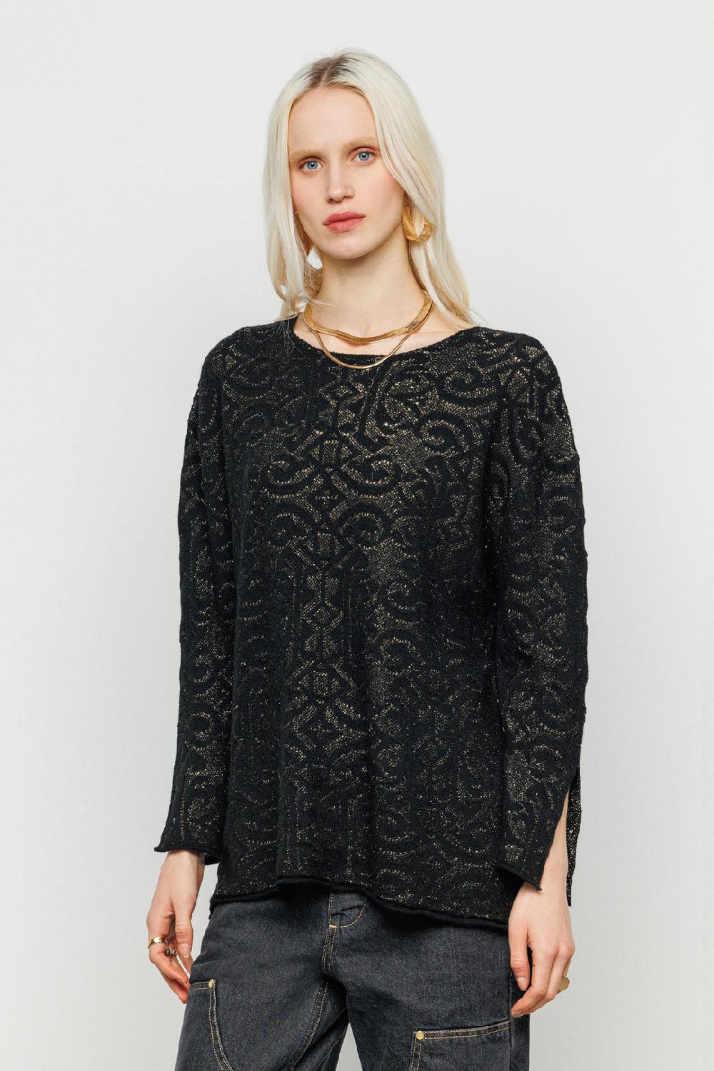 Akep MAGLIA AKEP CON SPACCO LATERALE E SUL FONDO DELLE MANICHE