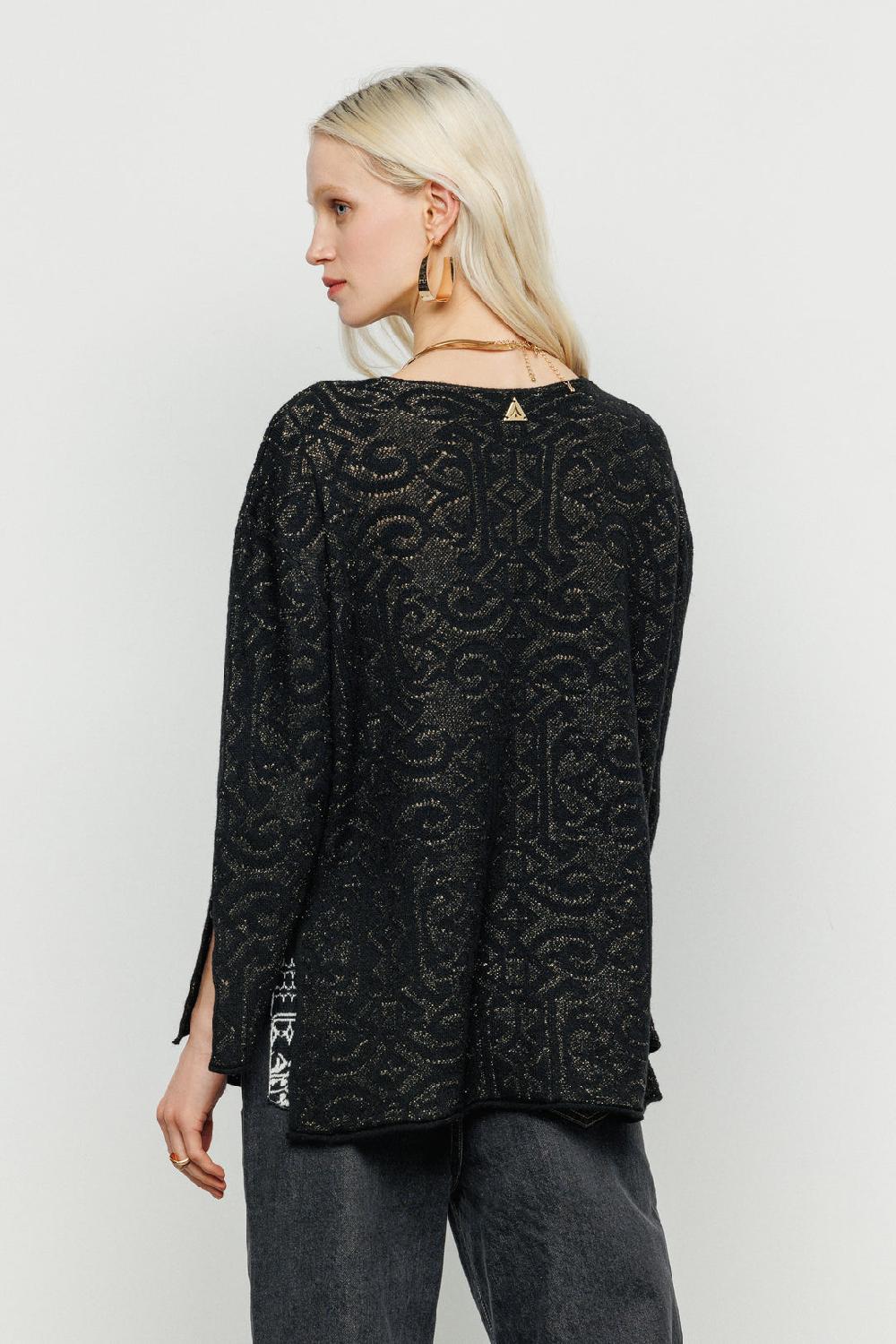 Akep MAGLIA AKEP CON SPACCO LATERALE E SUL FONDO DELLE MANICHE