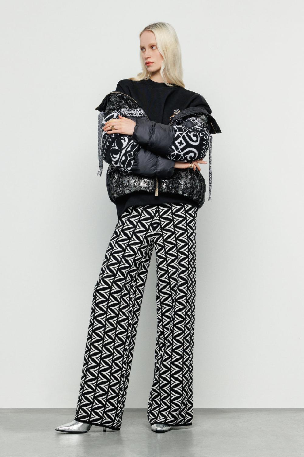 Akep PIUMINO AKEP CON CAPPUCCIO E DETTAGLI LAMINATI