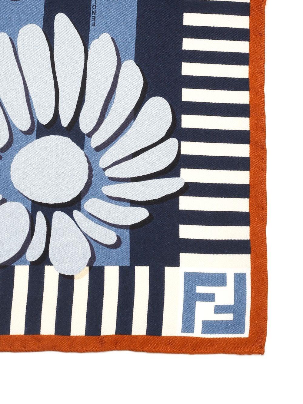 Al Duca D'Aosta Fendi Foulard In Seta Stampa Peekaboo