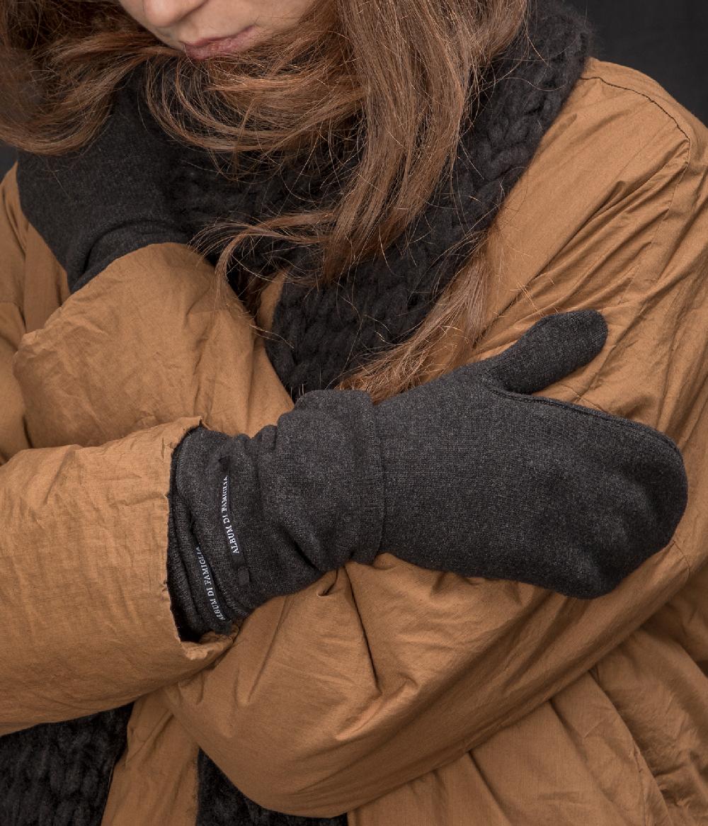 Album Di Famiglia art. 19W9318 GLOVES JP