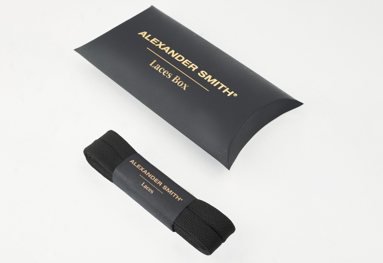 Alexander Smith BLACK LACES WOMAN - London Greenwich & Lancaster