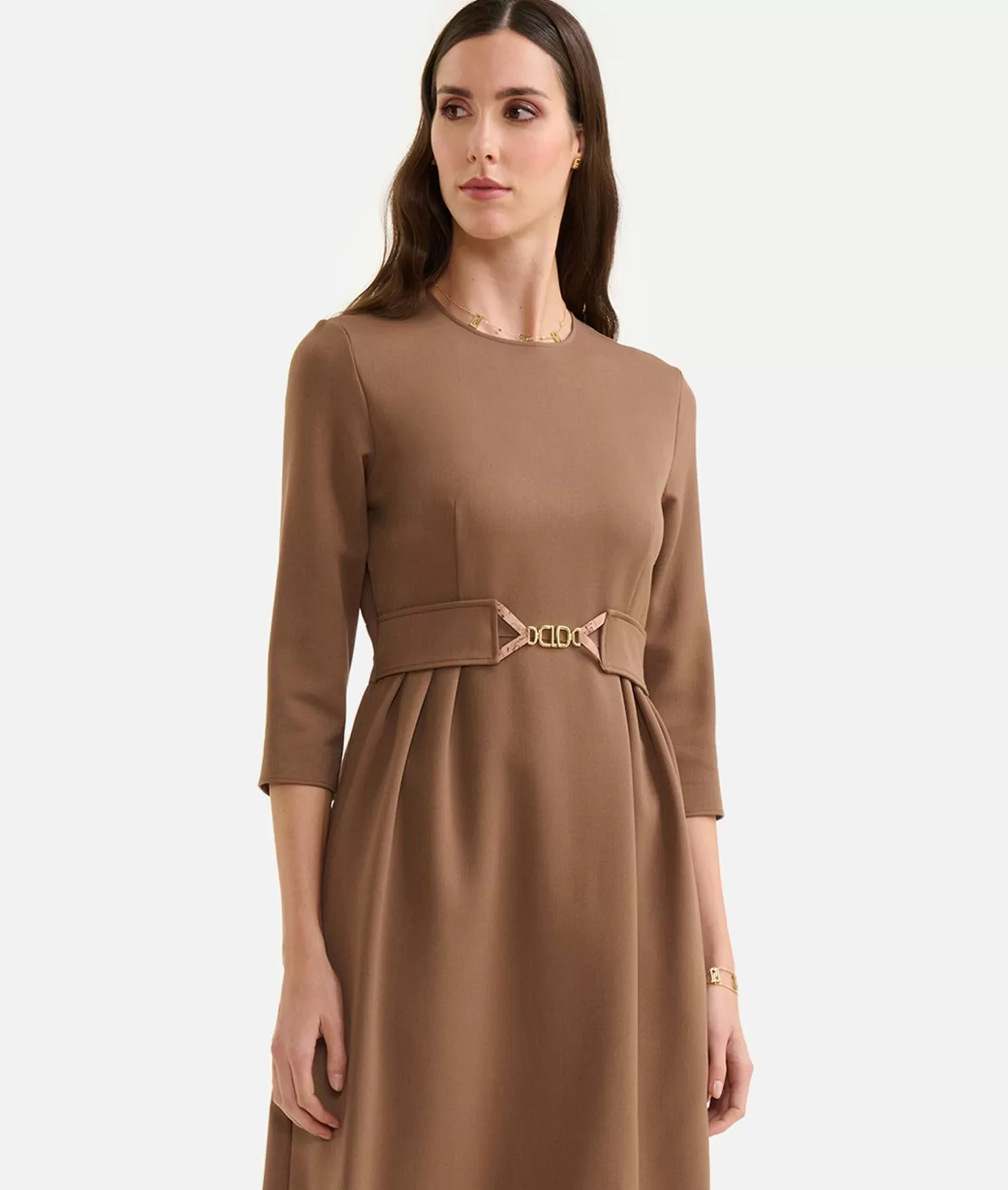 Alviero Martini 1a Classe Abito Con Cintura Gioiello In Tessuto Stretch Cammello