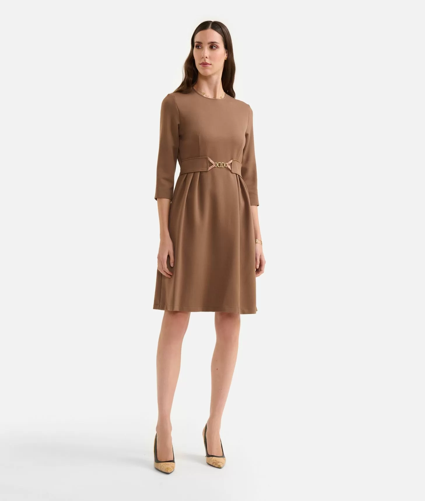 Alviero martini 1a classe Abito con cintura gioiello in tessuto stretch Cammello