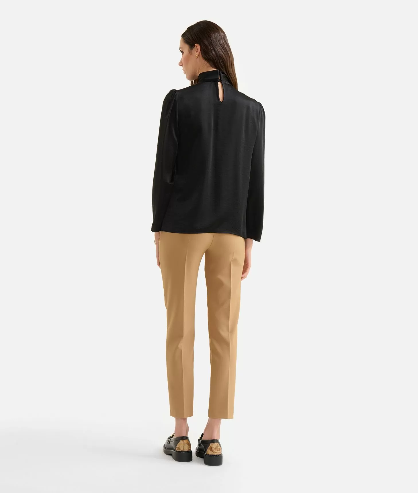 Alviero Martini 1a Classe Blusa In Fluido Satin Con Sciarpina Geo Classic Nera