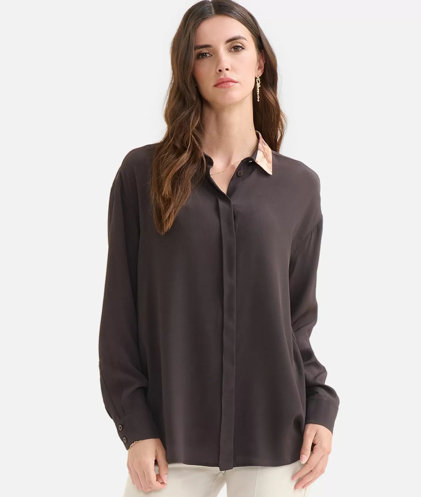 Alviero Martini 1a Classe Camicia In Crêpe De Chine Con Colletto Geo Classic Cioccolato