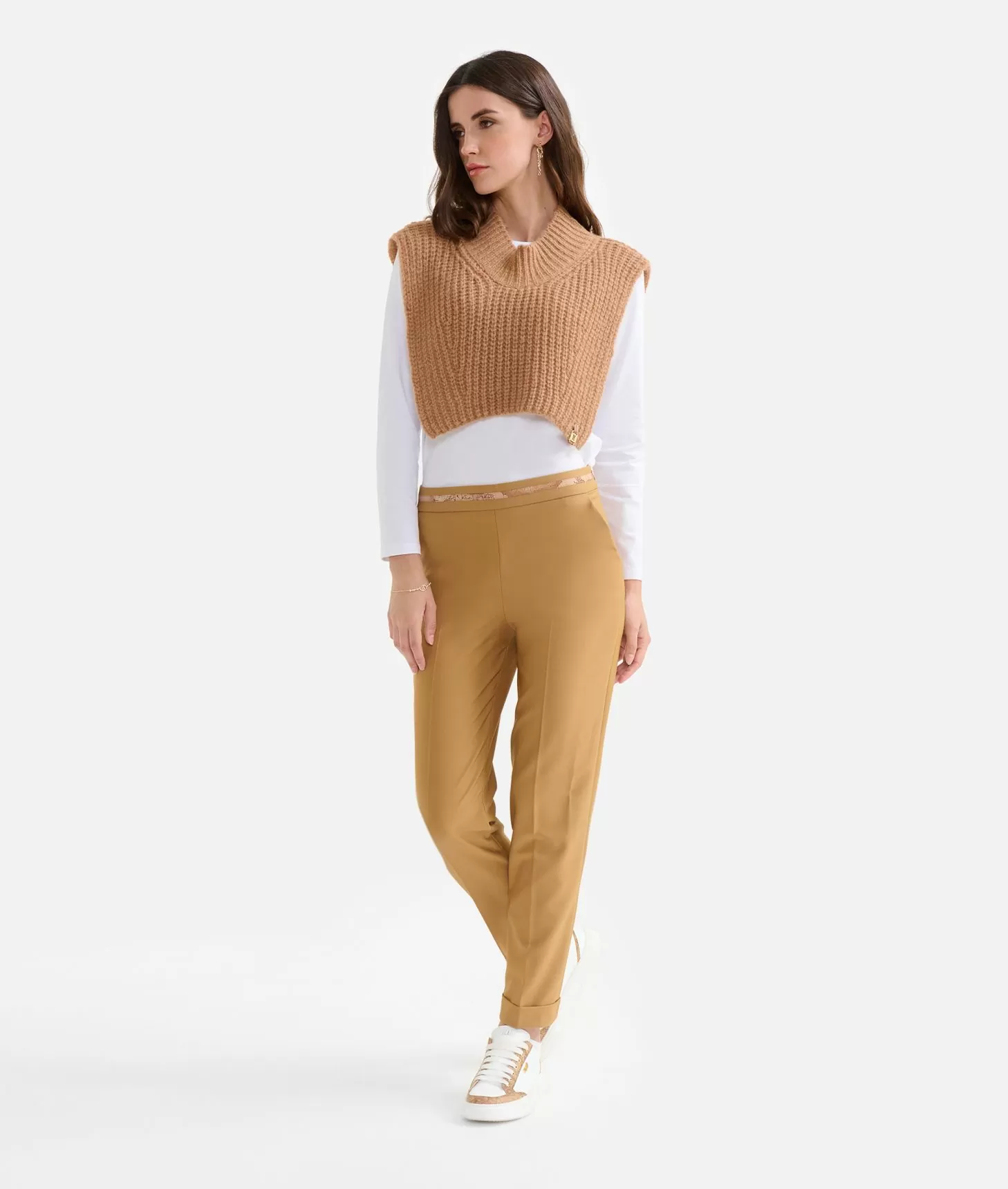 Alviero martini 1a classe Collo in filato di lana mohair Cammello