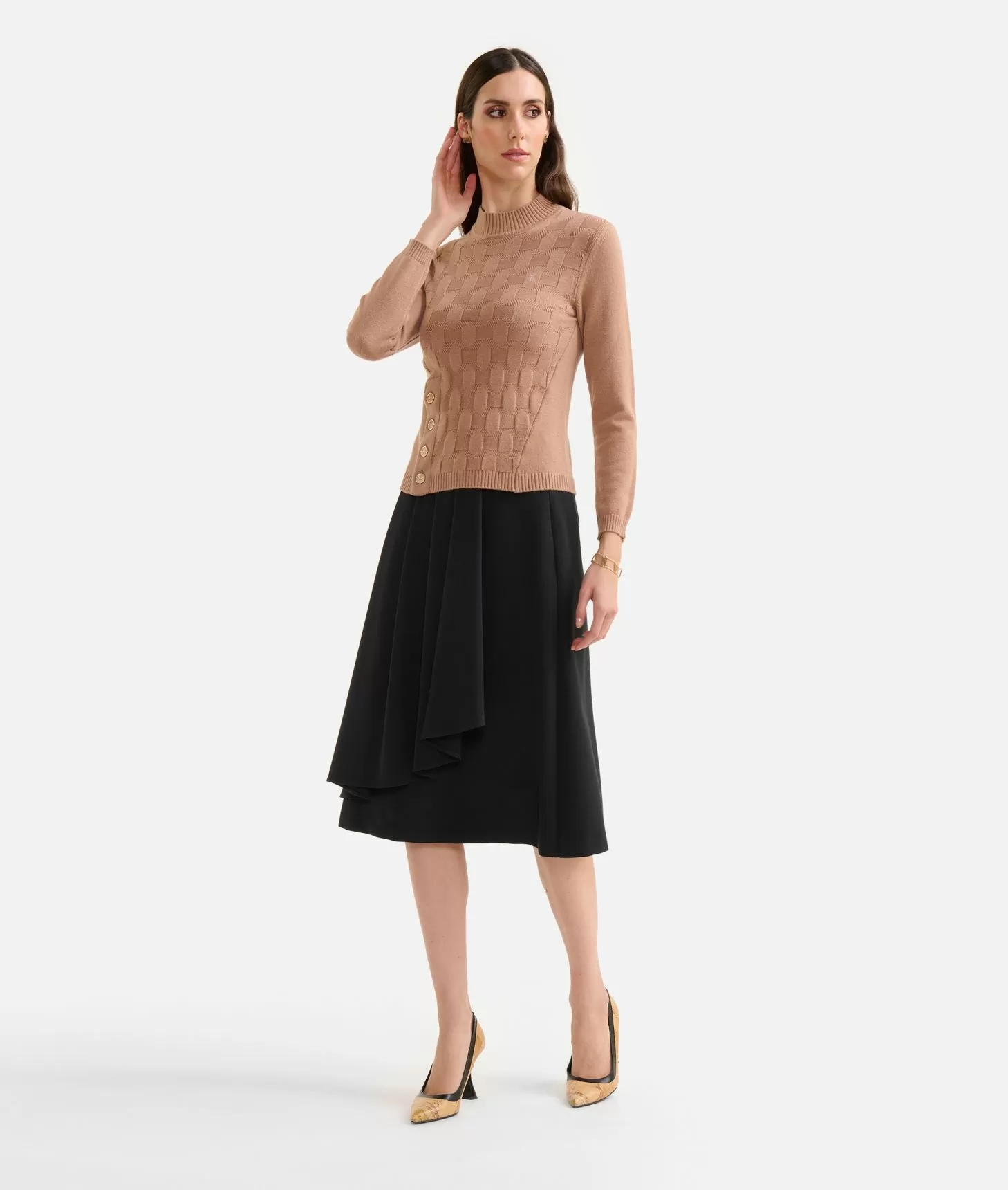 Alviero martini 1a classe Maglia jacquard in filato di viscosa stretch con bottoni Geo Classic Cammello