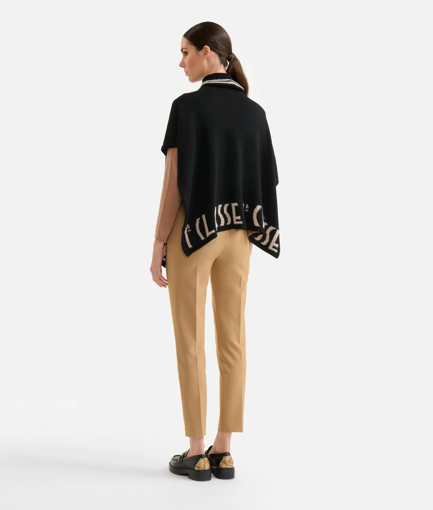 Alviero Martini 1a Classe Poncho A Collo Alto Con Logo Nero