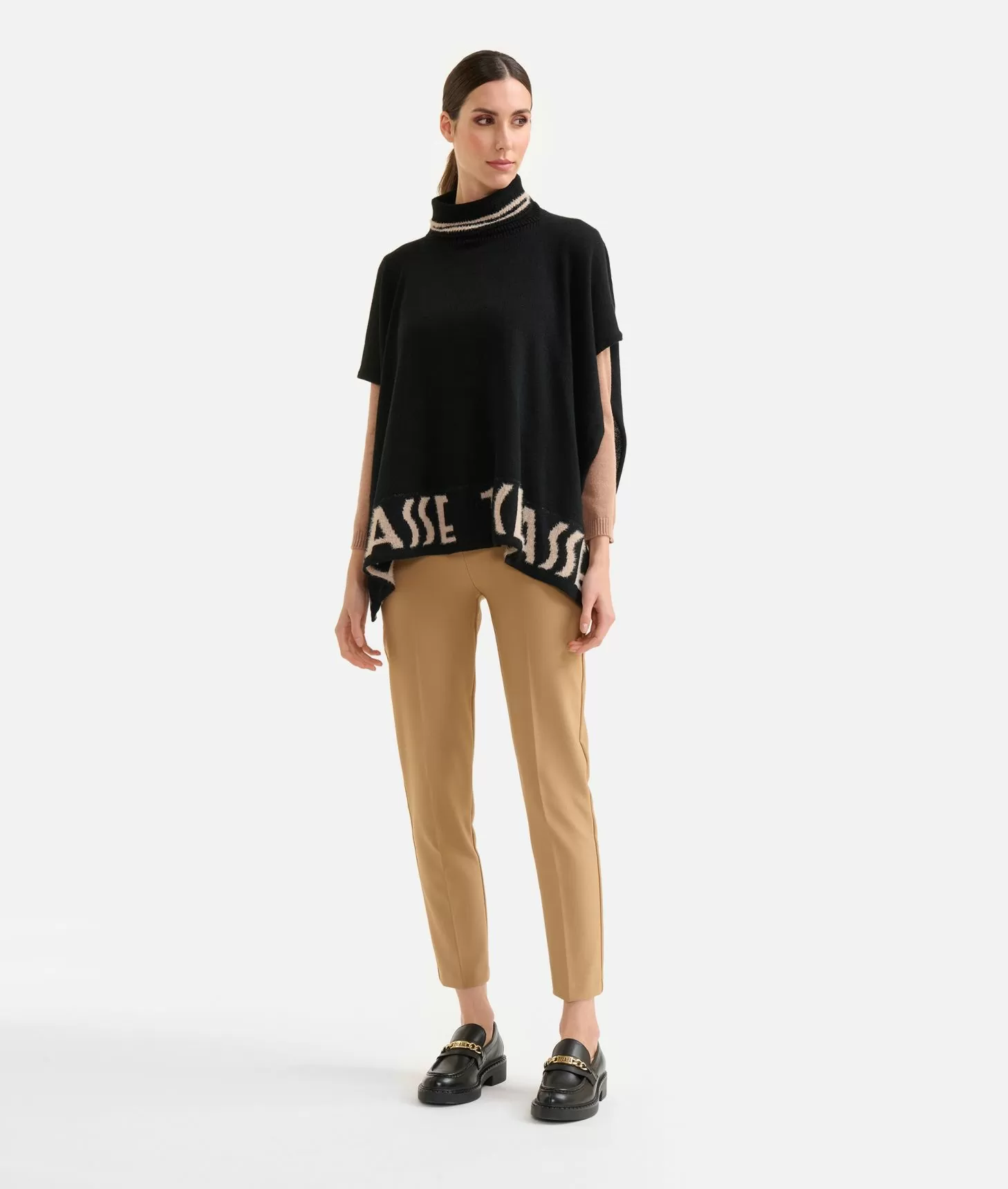 Alviero martini 1a classe Poncho a collo alto con logo Nero