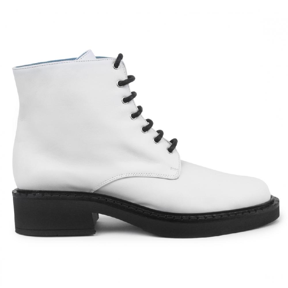 Amalfi by rangoni Stivaletto Rivetto bianco