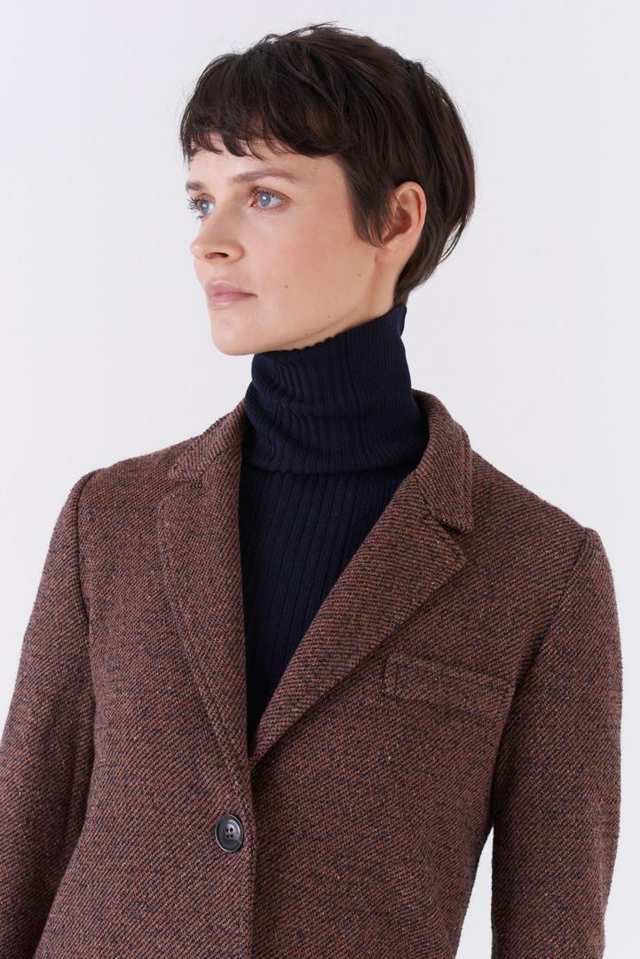 Amina rubinacci RIGHT