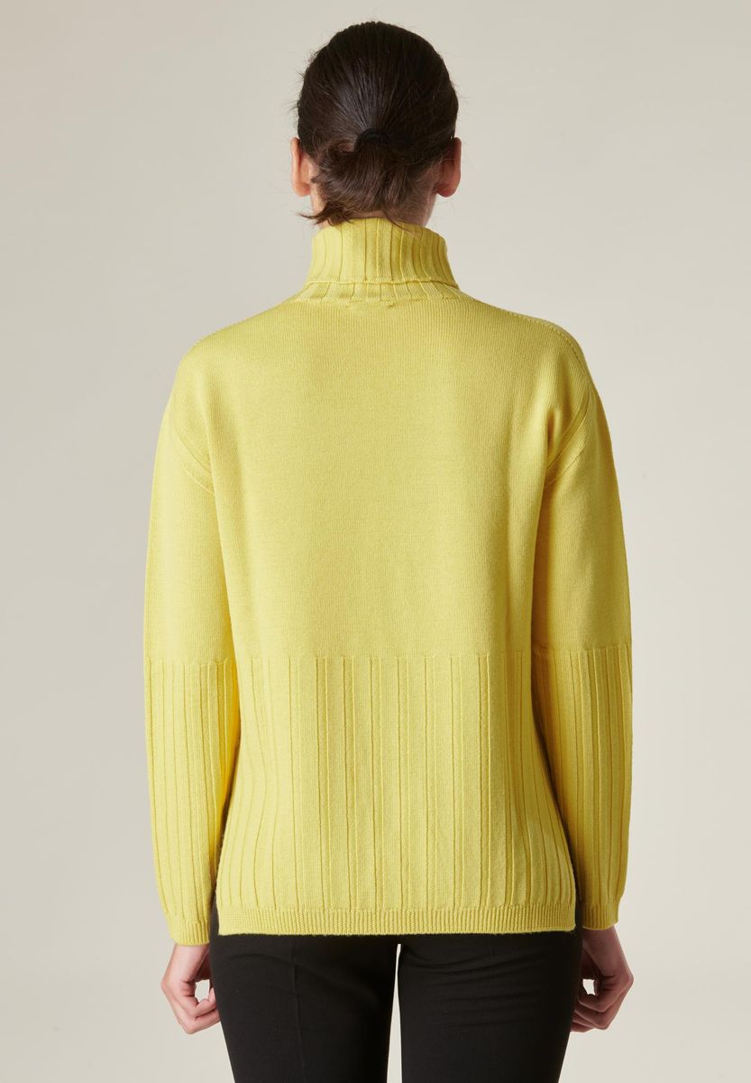 Angelico Dolcevita Gialla Merino Motivo A Coste