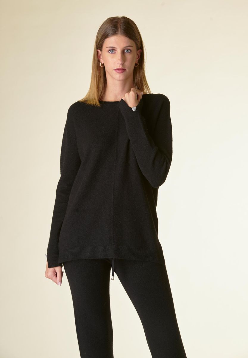 Angelico Maglia nera barchetta bottoni gioiello