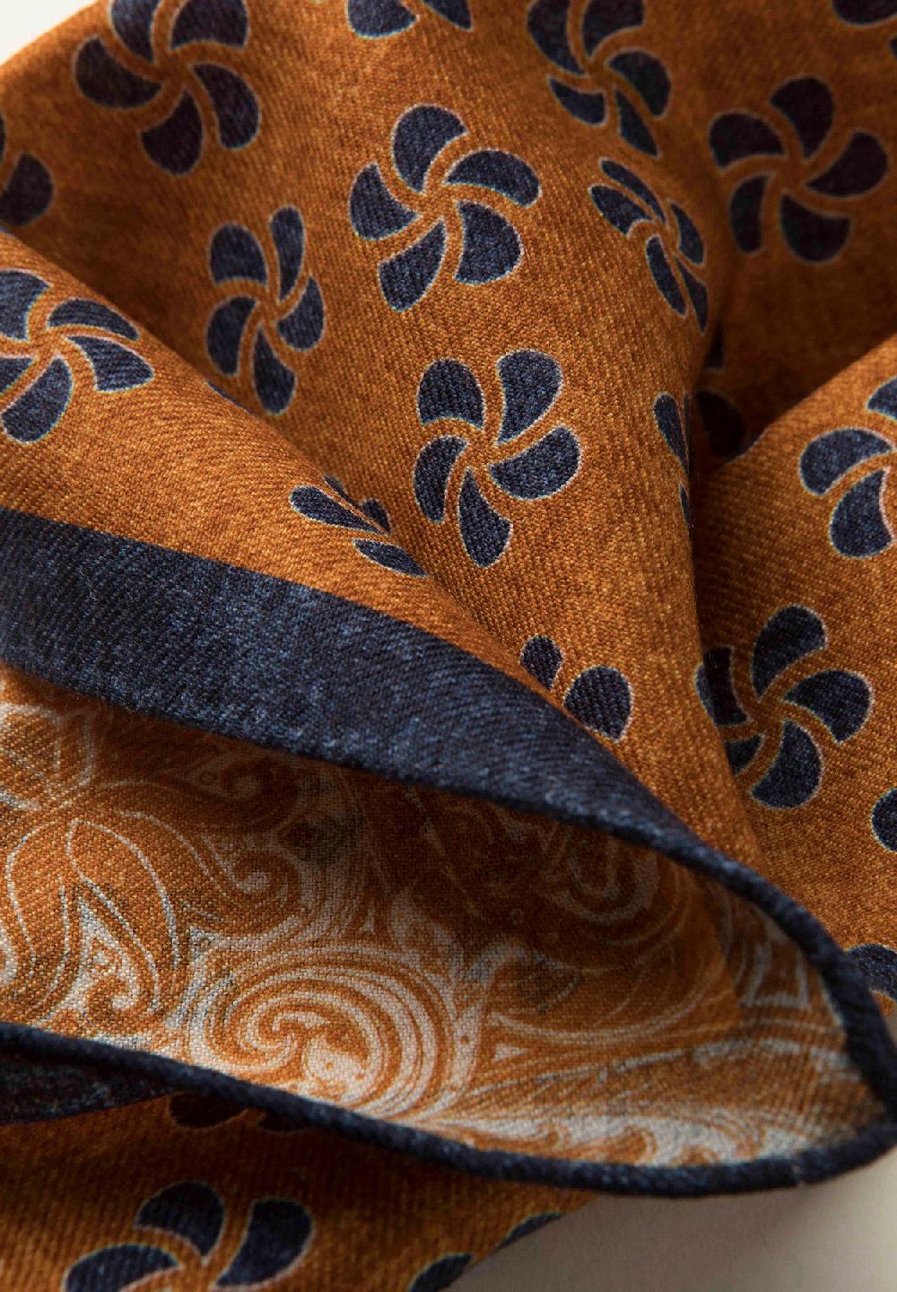 Angelico Pochette Arancione Blu Fronte Retro Lana