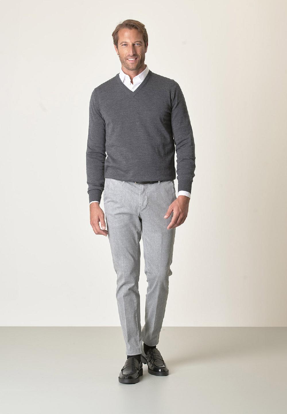 Angelico Scollo V grigio lana merinos extrafine