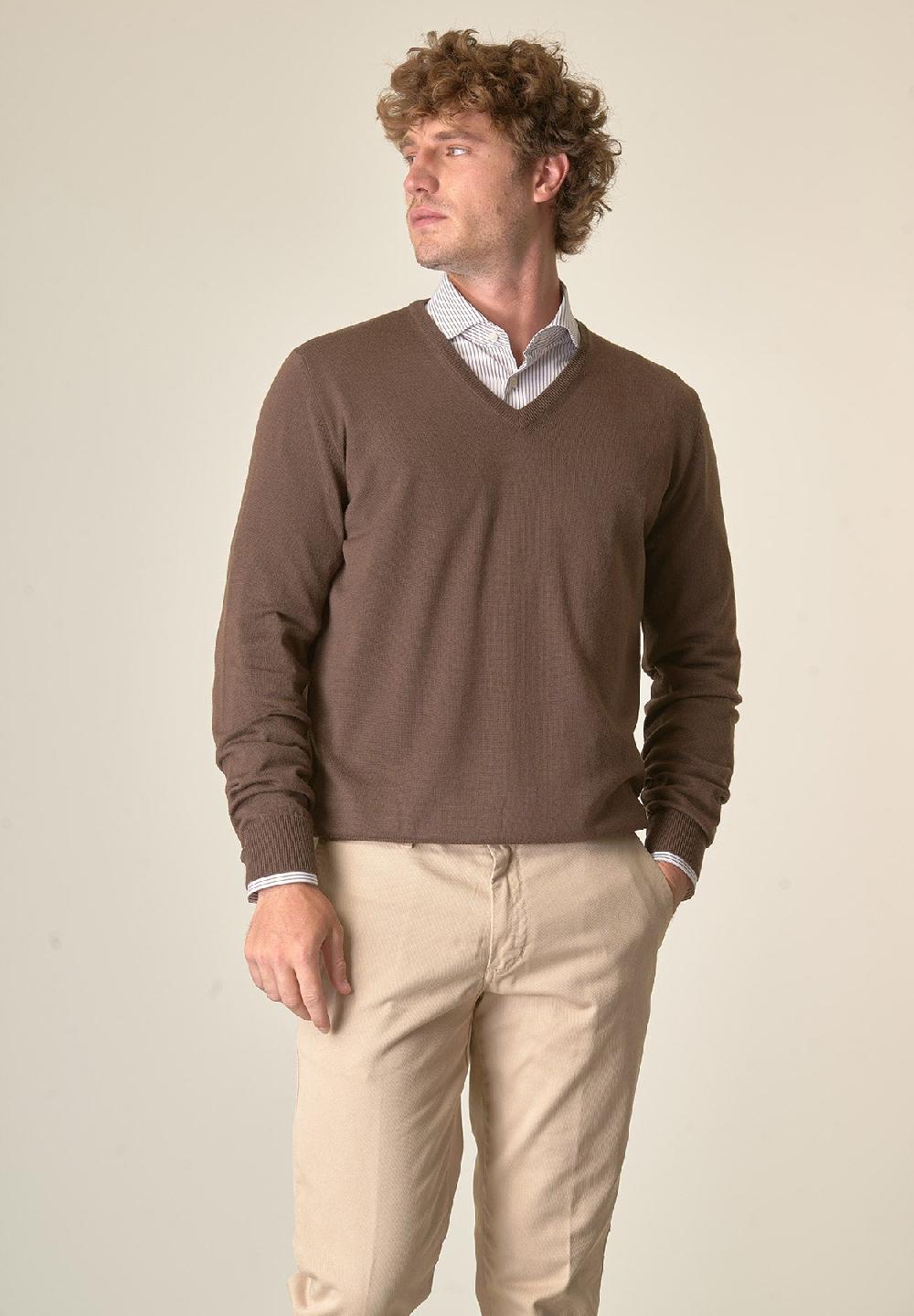 Angelico Scollo V marrone lana merinos extrafine