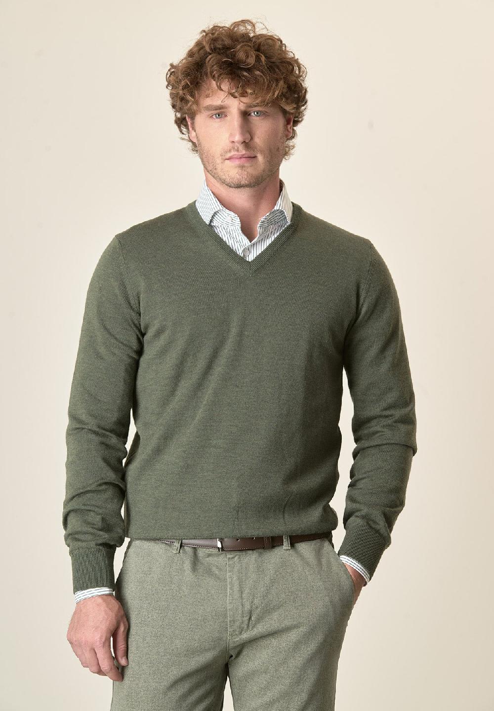 Angelico Scollo V verde lana merinos extrafine