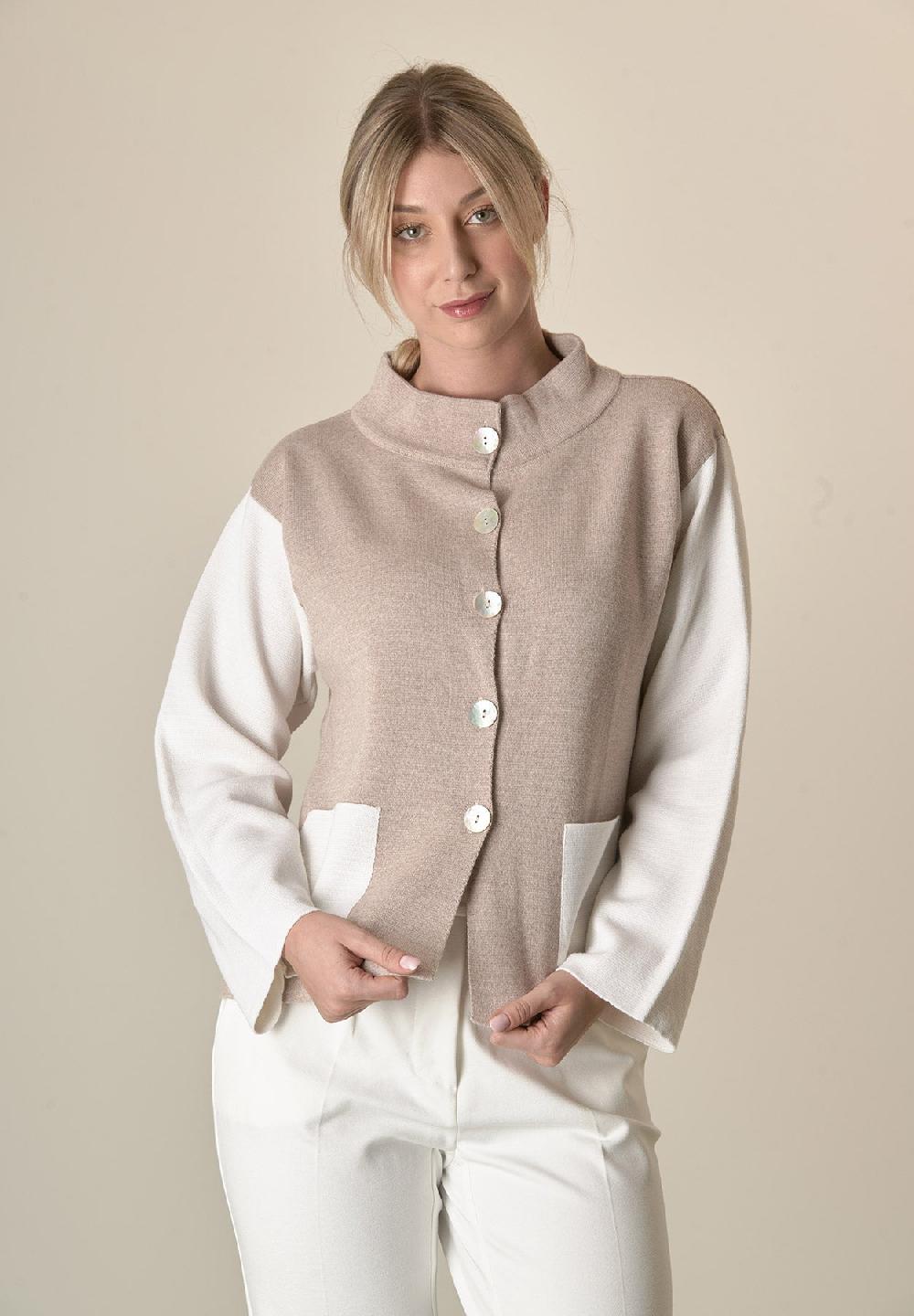 Angelico Giacca in maglia bianco beige collo coreano