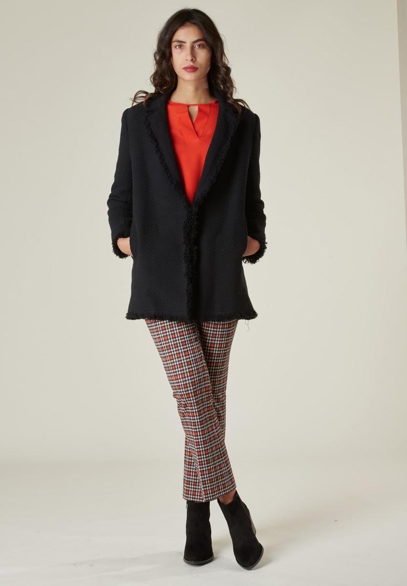 Angelico Giacca nera lunga intreccio e frange aperta